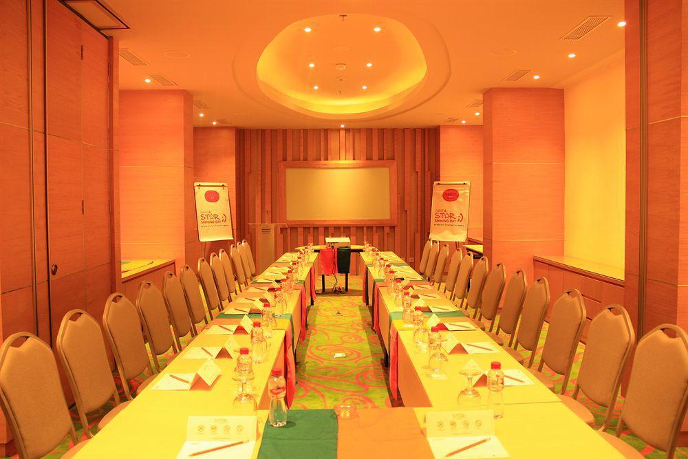 Harris Hotel Raya Kuta Lombok Buitenkant foto