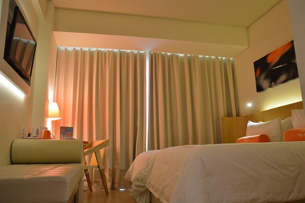 Harris Hotel Raya Kuta Lombok Buitenkant foto