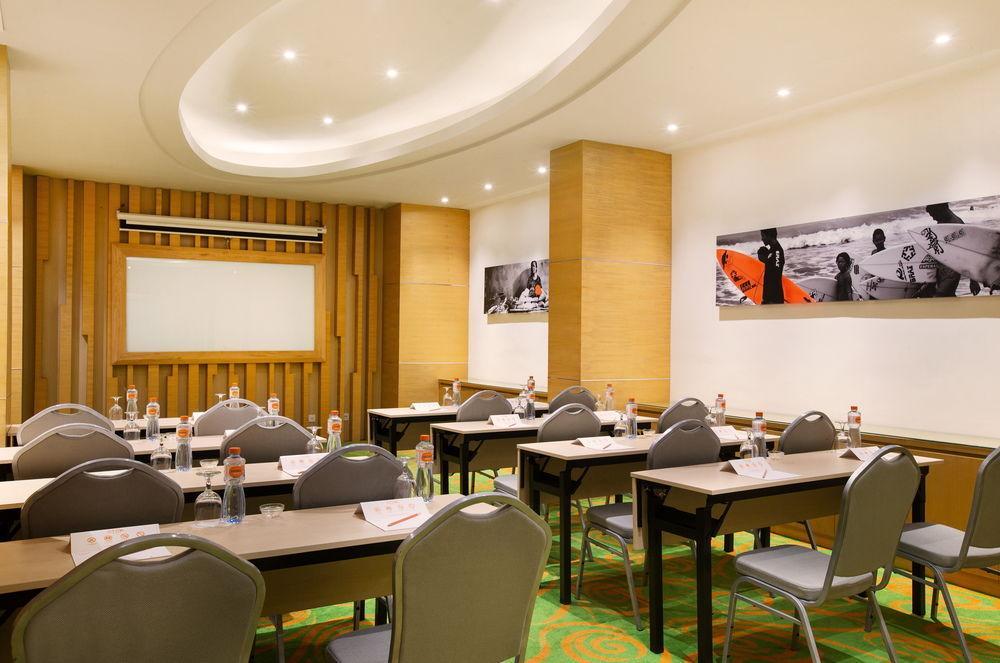 Harris Hotel Raya Kuta Lombok Buitenkant foto