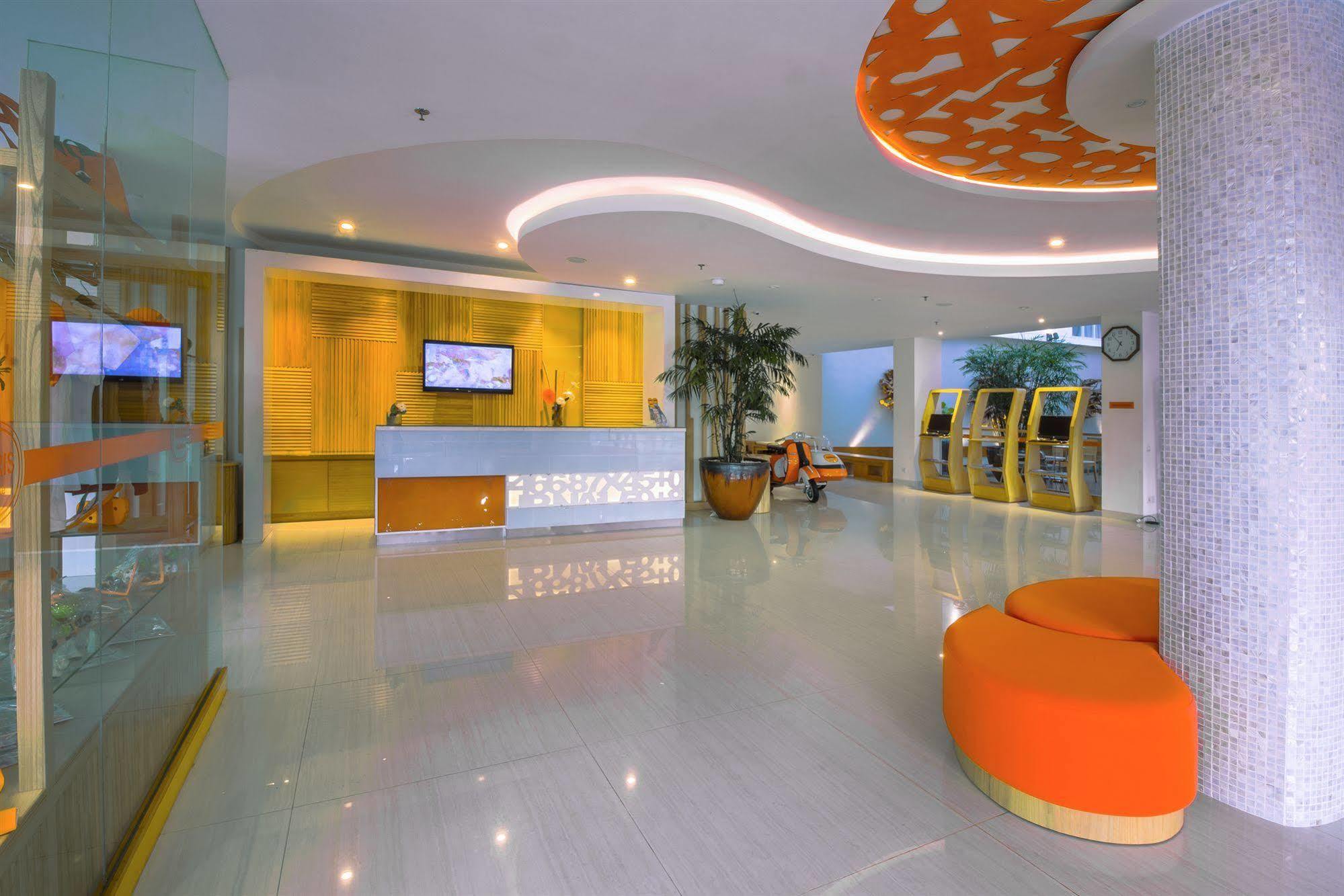 Harris Hotel Raya Kuta Lombok Buitenkant foto