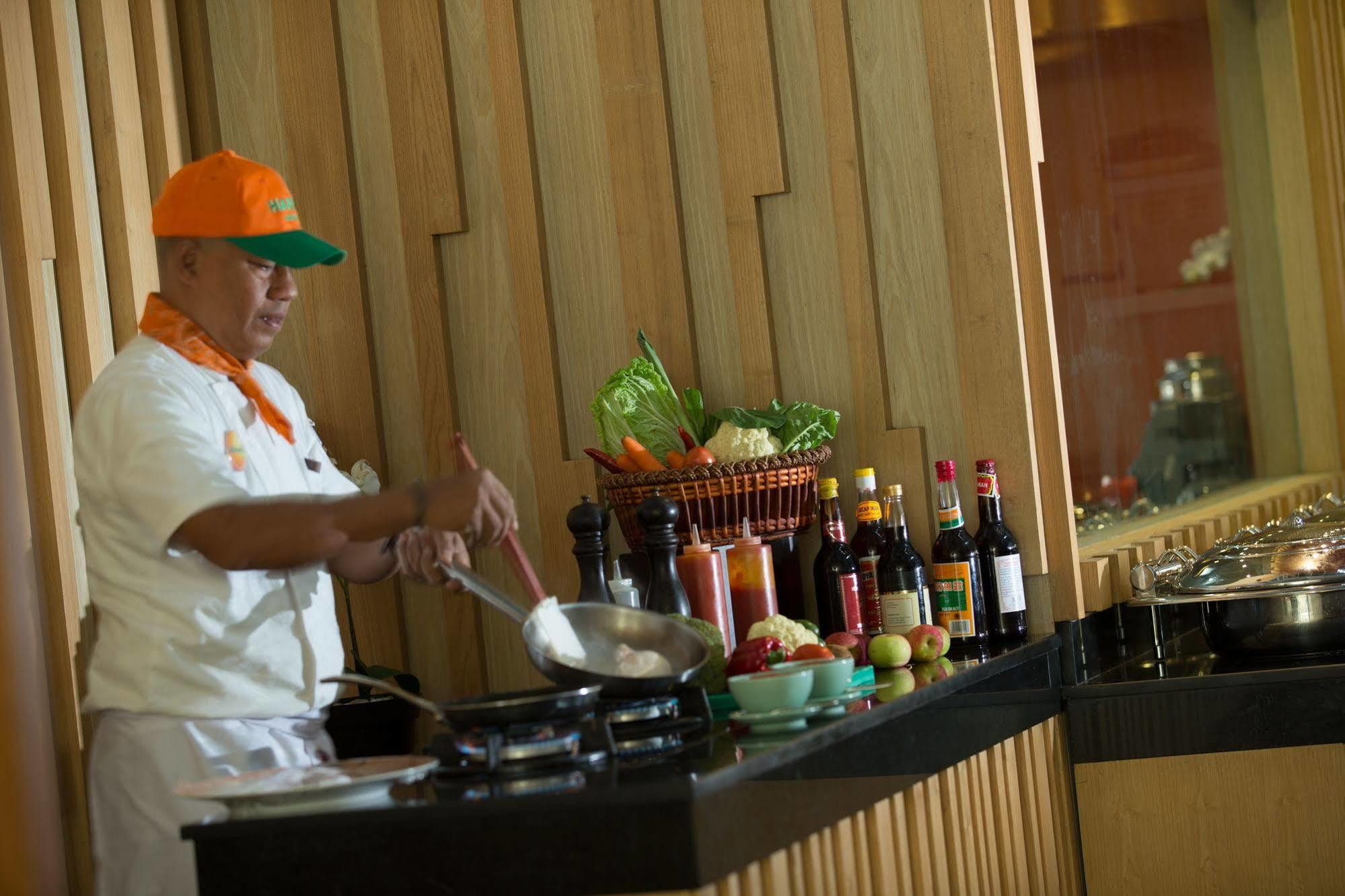 Harris Hotel Raya Kuta Lombok Buitenkant foto