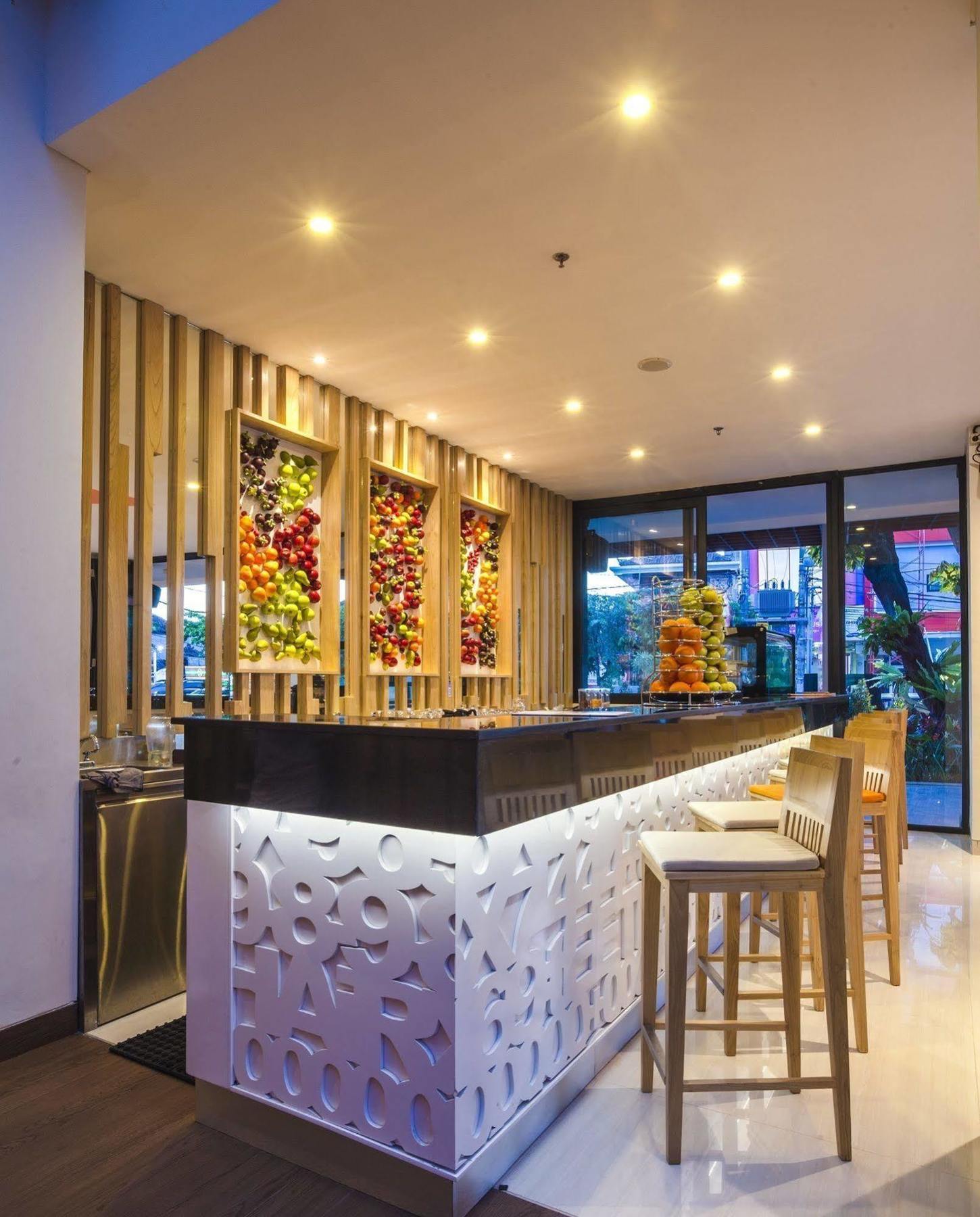 Harris Hotel Raya Kuta Lombok Buitenkant foto