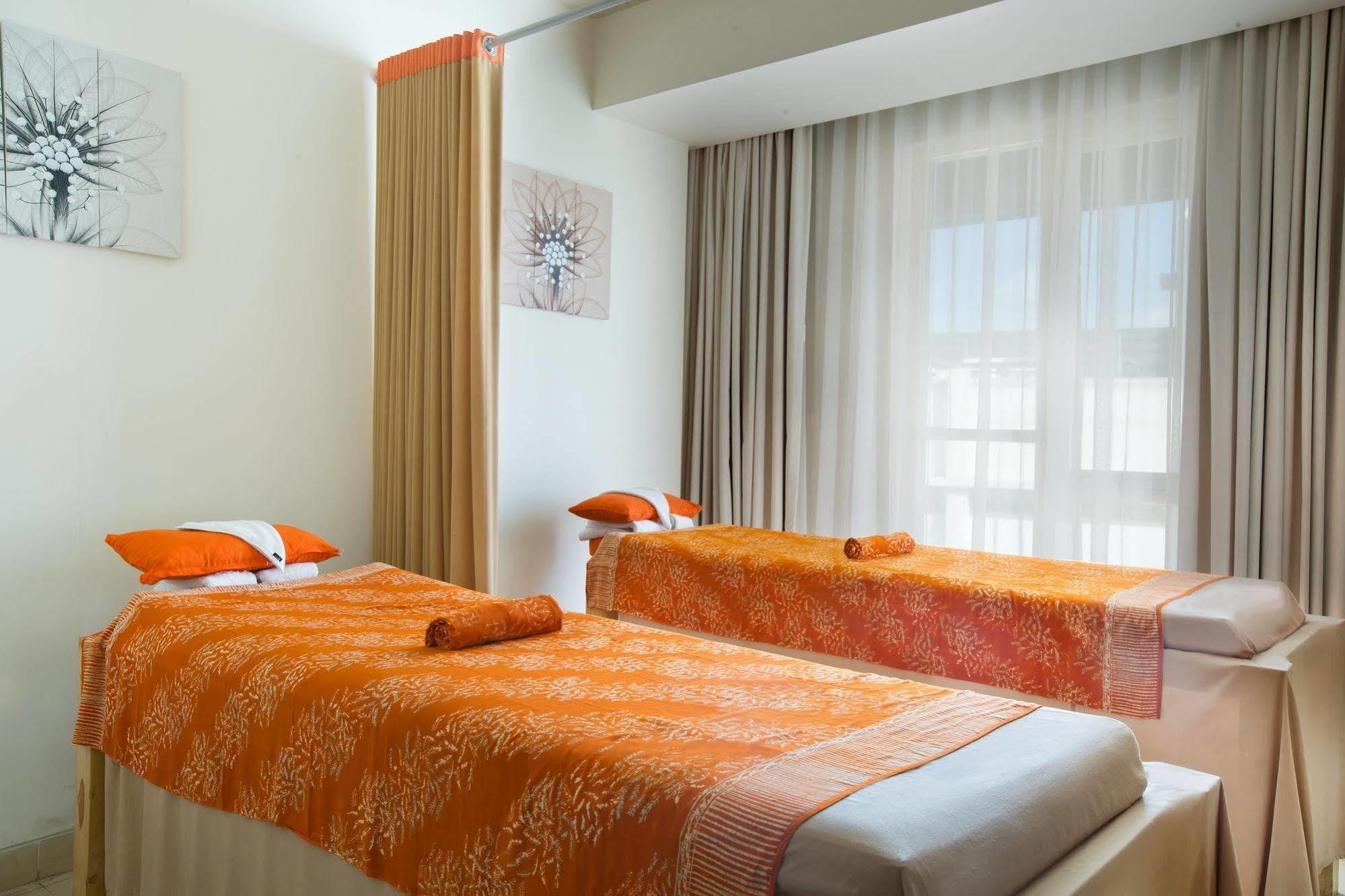 Harris Hotel Raya Kuta Lombok Buitenkant foto