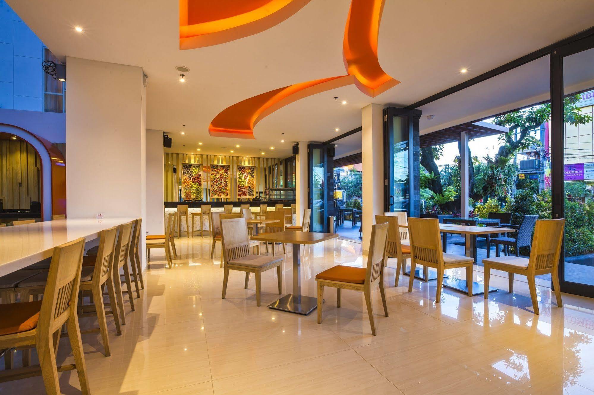 Harris Hotel Raya Kuta Lombok Buitenkant foto